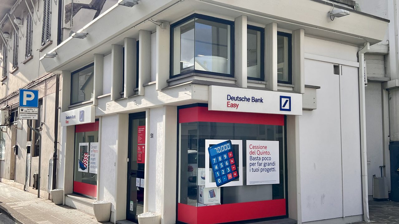 Agenzia HelloFin di Montecatini Terme, sede Deutsche Bank Easy in Via Enrico Toti 51.