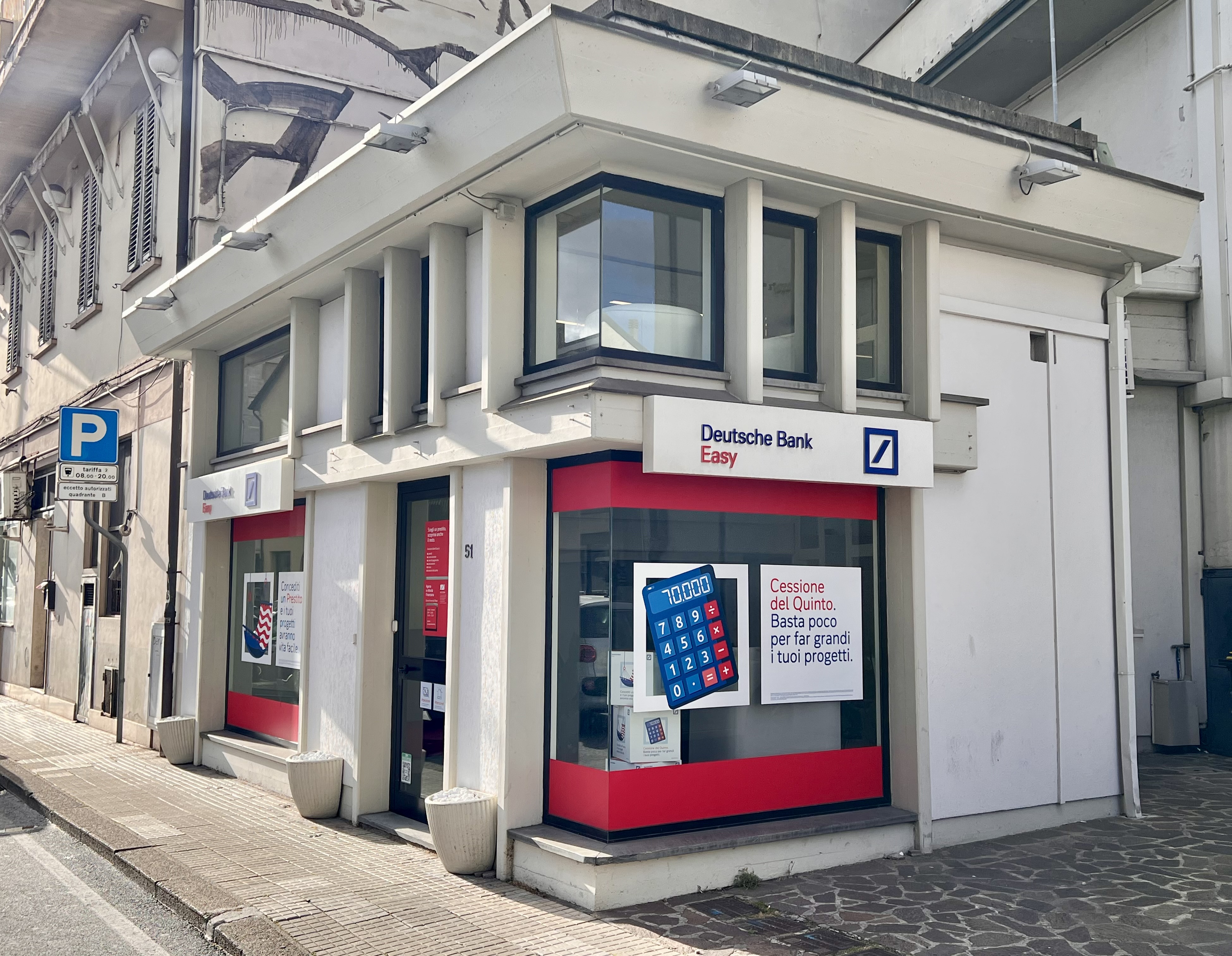Agenzia HelloFin di Montecatini Terme, sede Deutsche Bank Easy in Via Enrico Toti 51.